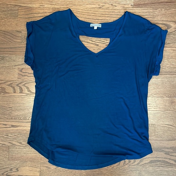 Pleione Tops - Pleione V-neck T-shirt